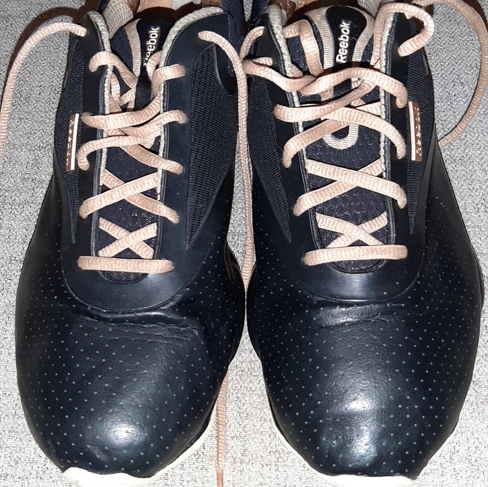 REEBOK MENS SNIKERS EASYTINE..SZ::10 BUT RUNS SMALL  fits like a 9 OR A 9.5